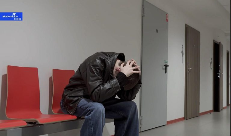 Chłopaki nie płaczą? Cena tego mitu