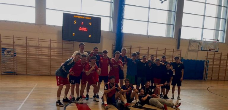 Uniwersytecka TV kontra Koszykarze UJK Kielce podczas Dnia Sportu